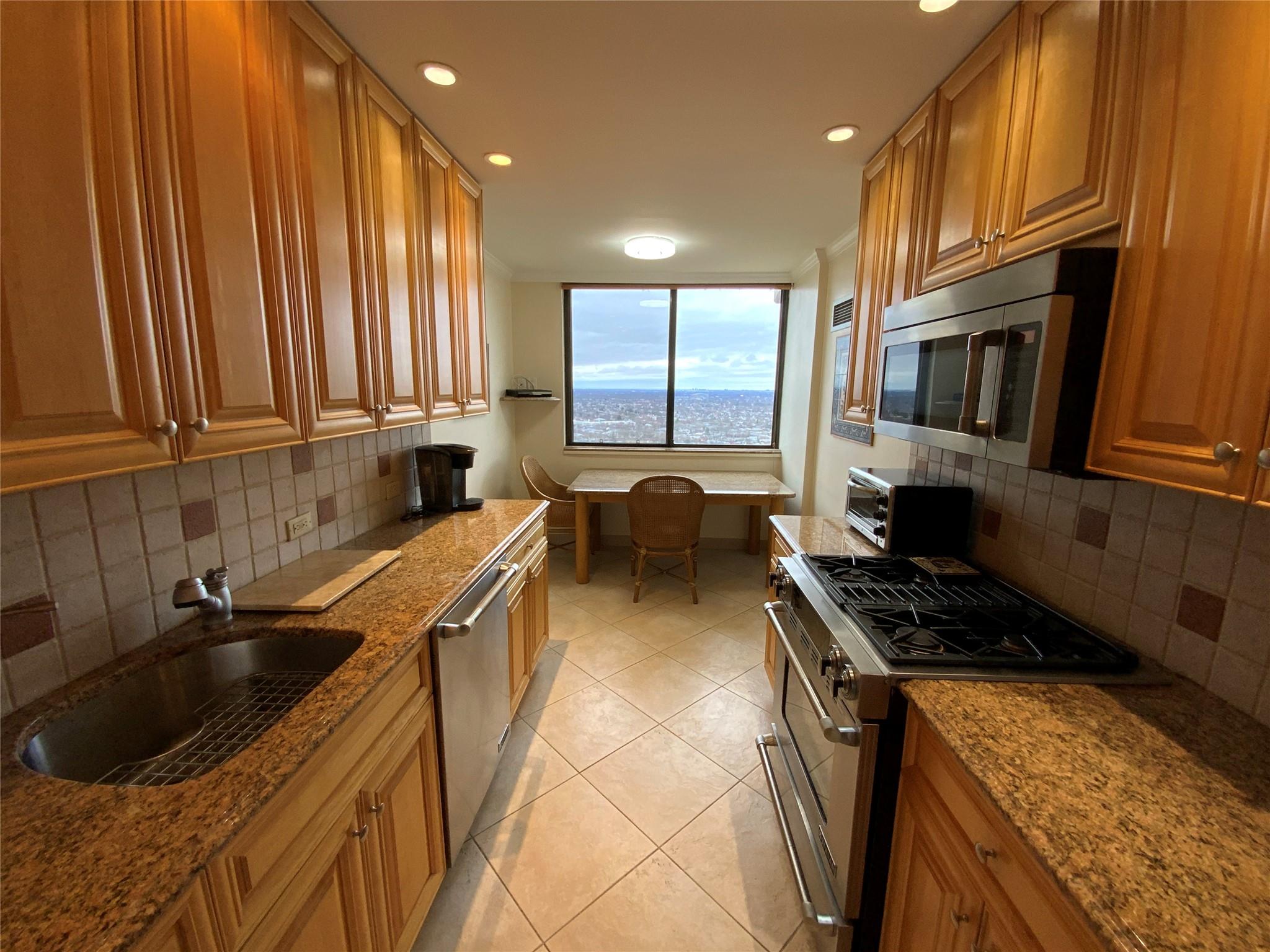 27010 Grand Central Parkway #20V, Floral Park, New York image 9