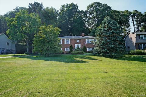 Homes For Sale - 16 Four Winds Drive<br/> Dutchess County, Poughkeepsie, NY 12603