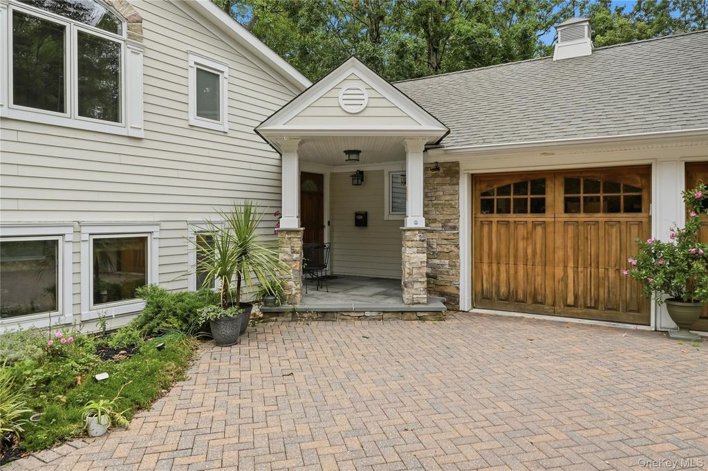Photo of 16 Sagamore Road, East Norwich, NY 11732 (MLS # 1022509)