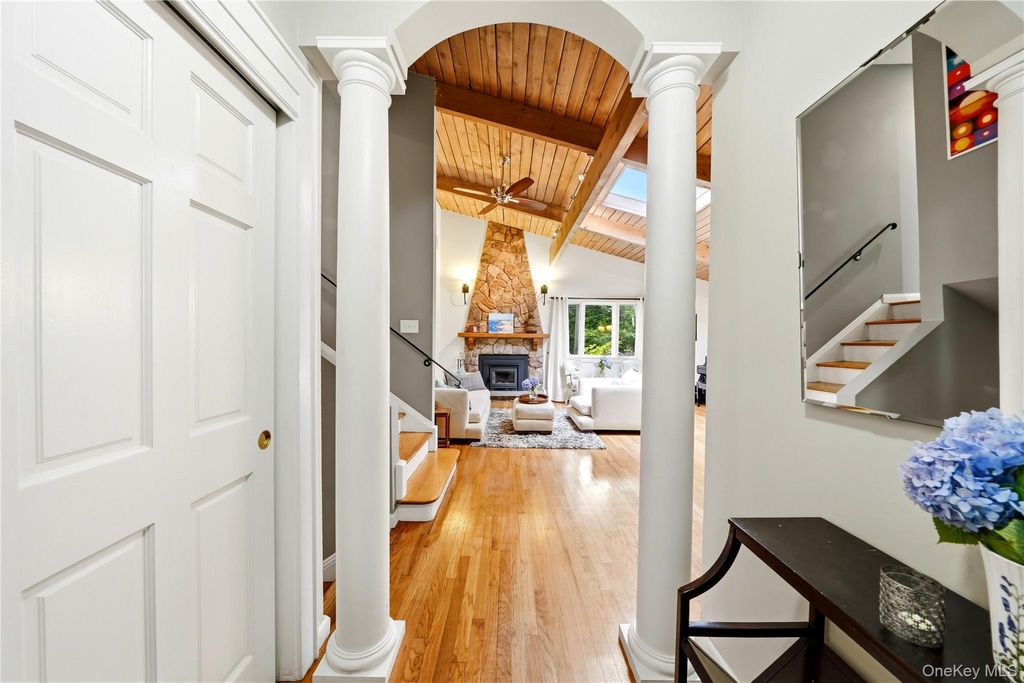 Photo of 16 Sagamore Road, East Norwich, NY 11732 (MLS # 1022509)