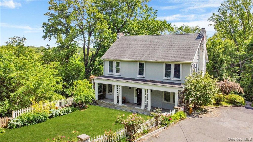 Photo of 6 Sunset Lane, Hartsdale, NY 10530 (MLS # 925476)