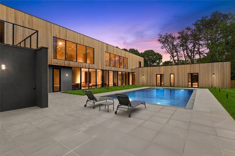 9 Blue Jay Way East Hampton NY 11937