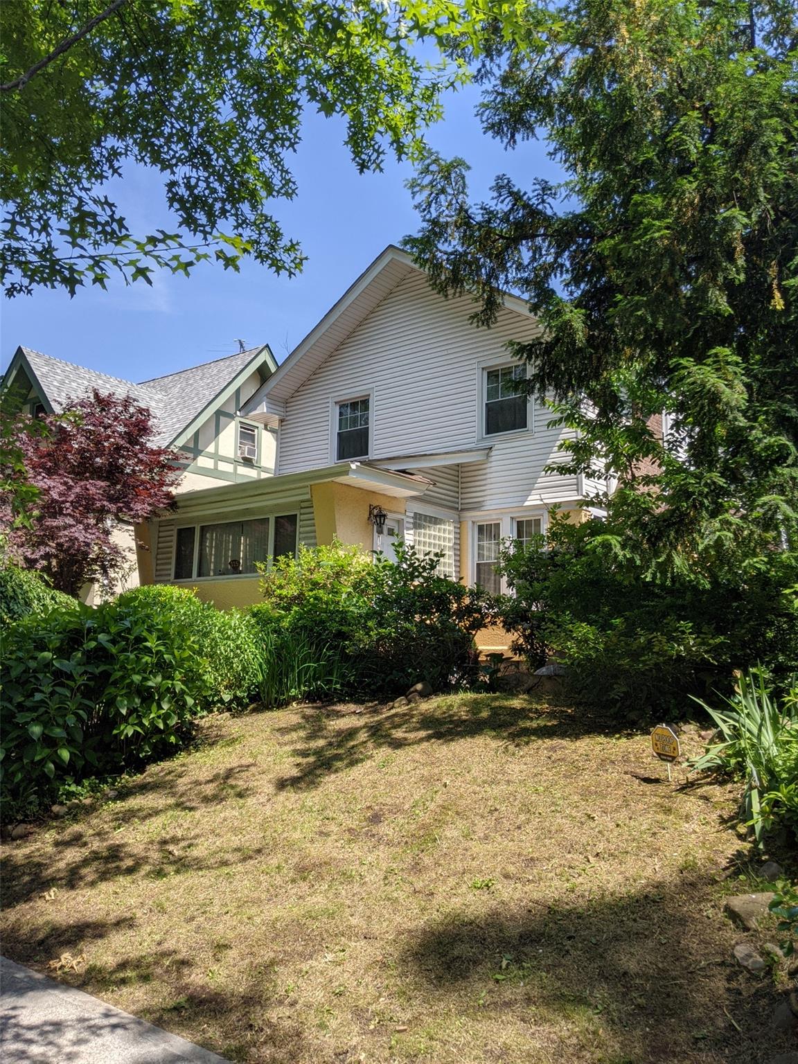 Property for Sale at 82nd Road, Kew Gardens, Queens, NY - Bedrooms: 3 
Bathrooms: 4 
Rooms: 3  - $1,200,000