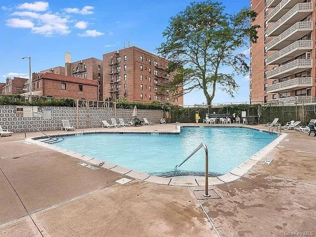 Photo of 40 Brighton 1st Road #7O, Brooklyn, NY 11235 (MLS # 987440)