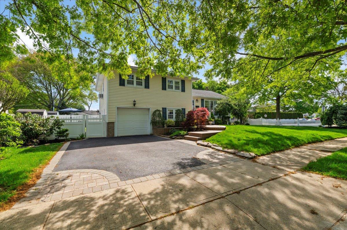 2 Manor Drive, Bethpage, New York image 2