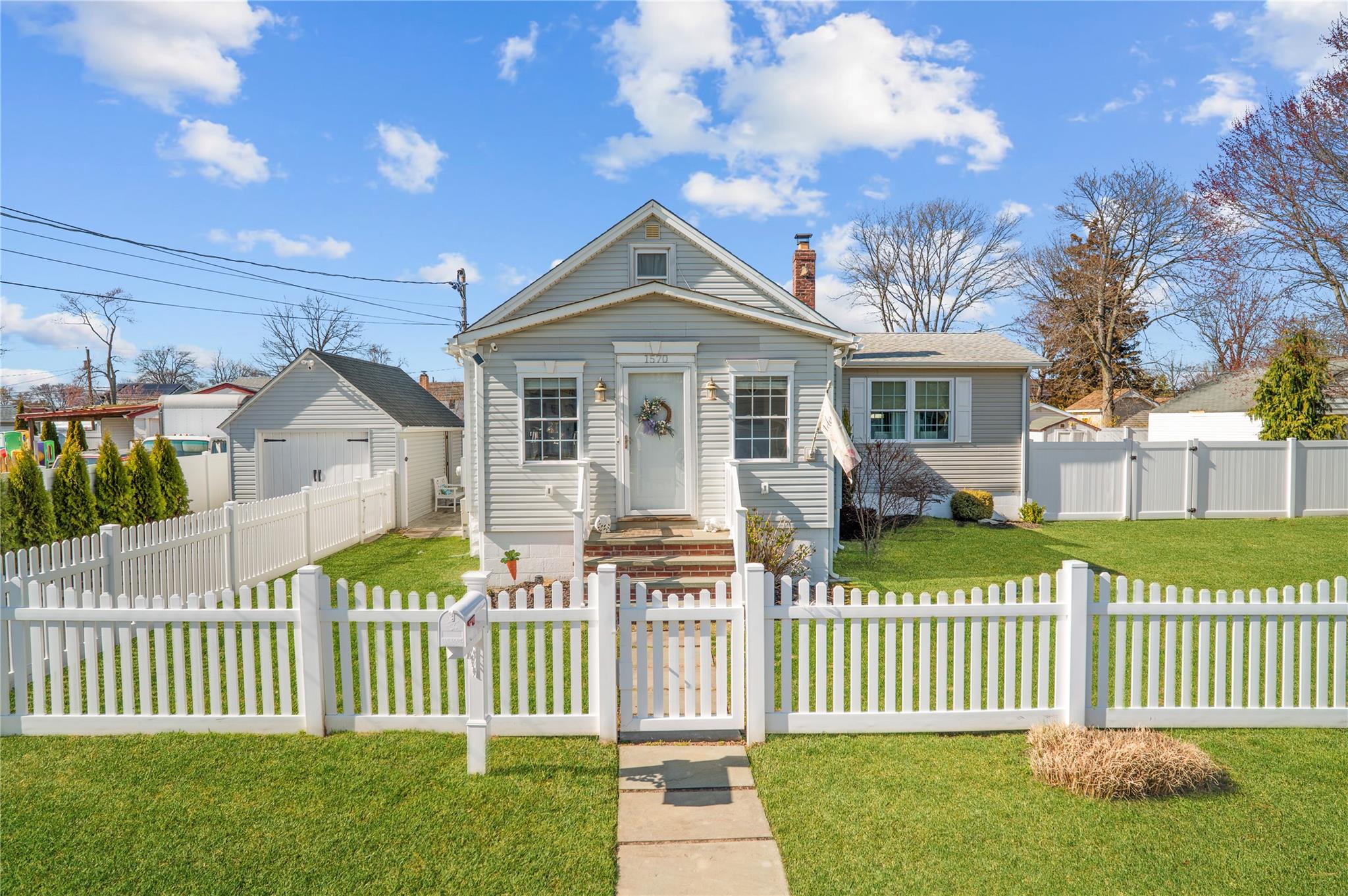 1570 1st Street, West Babylon, New York image 1