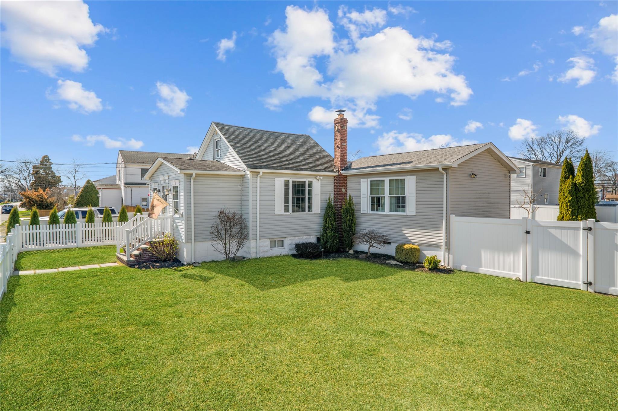 1570 1st Street, West Babylon, New York image 3