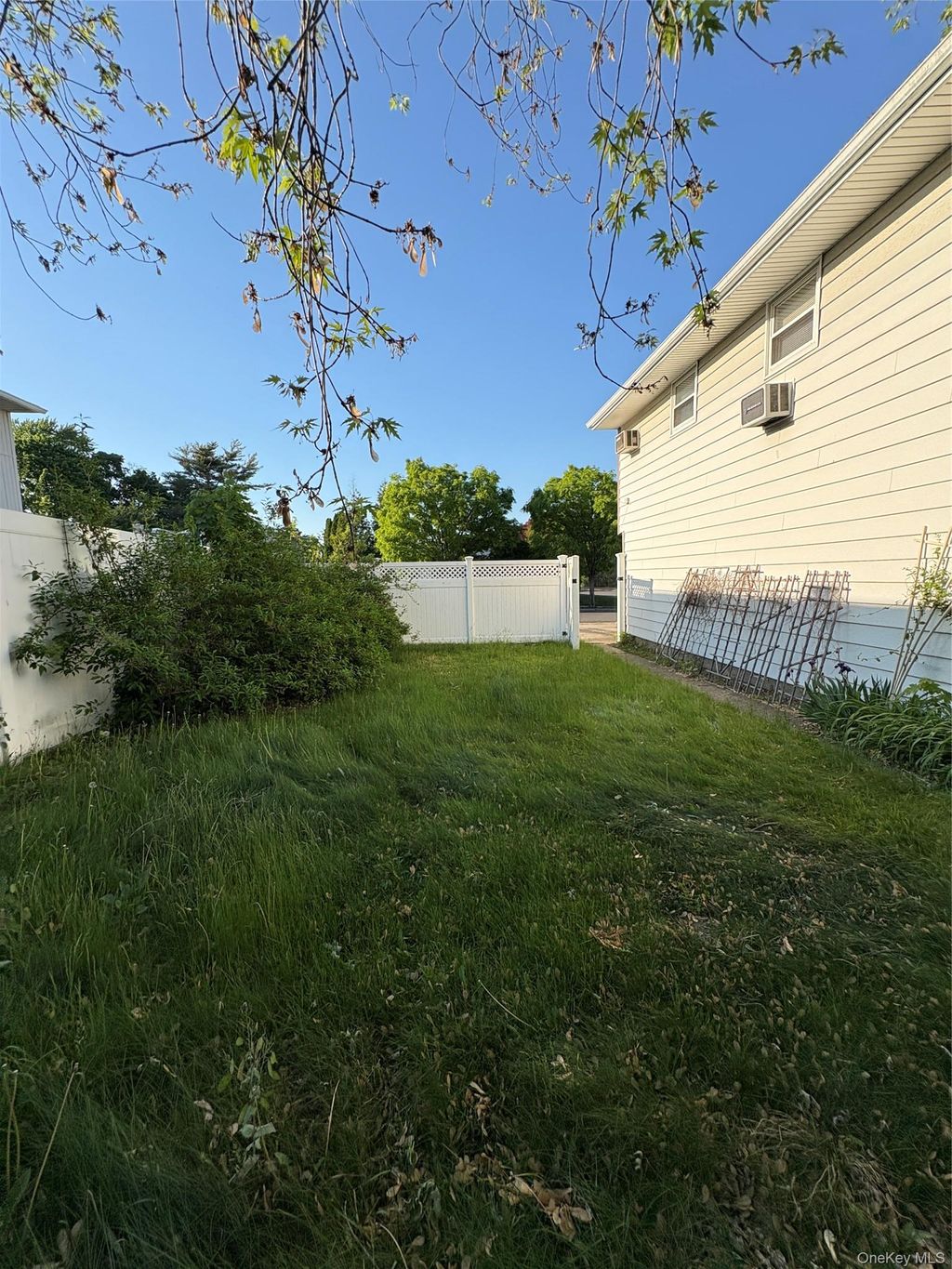 Photo of 5 Skellington Road, Plainview, NY 11803 (MLS # 999851)