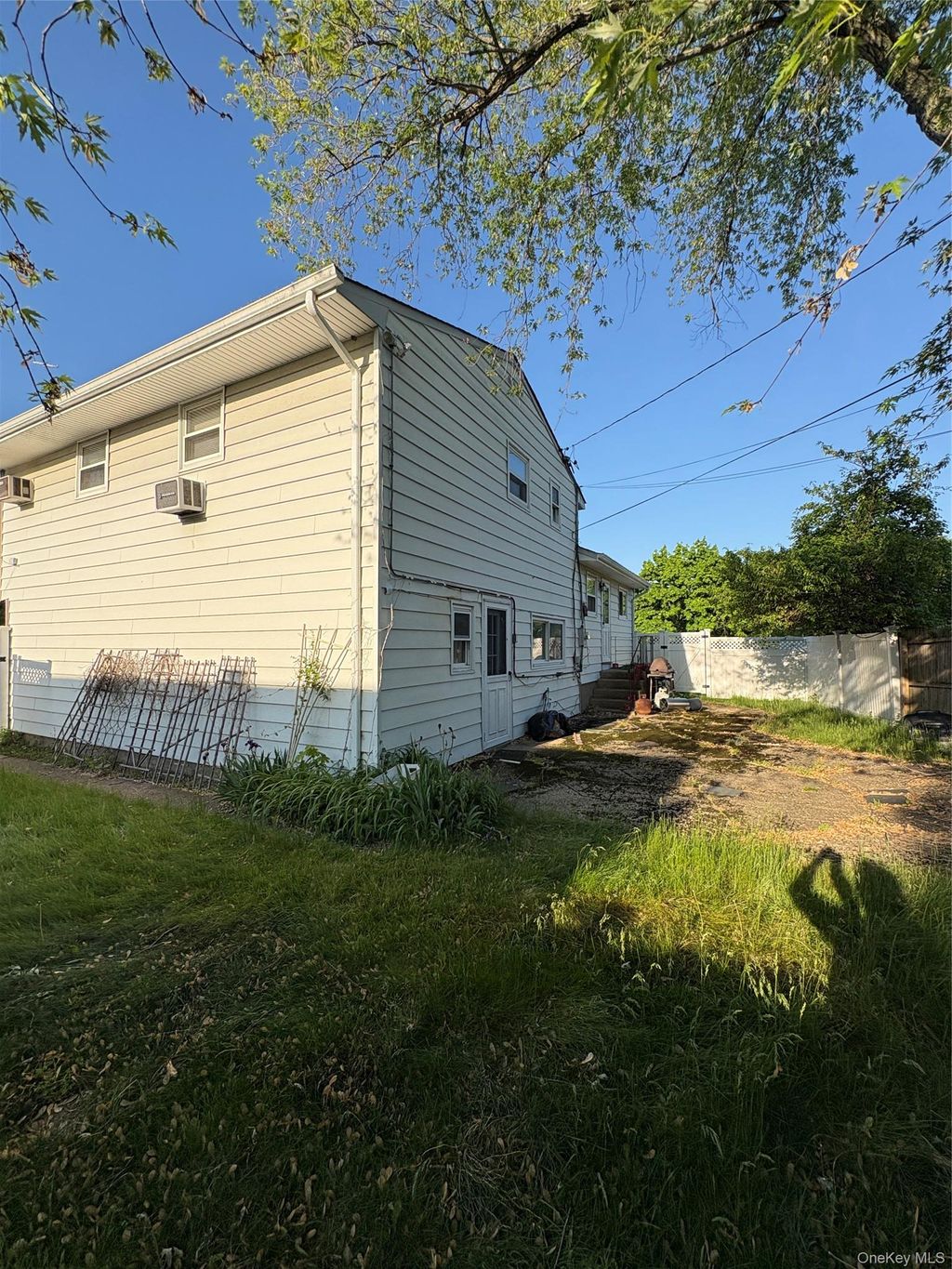 Photo of 5 Skellington Road, Plainview, NY 11803 (MLS # 999851)