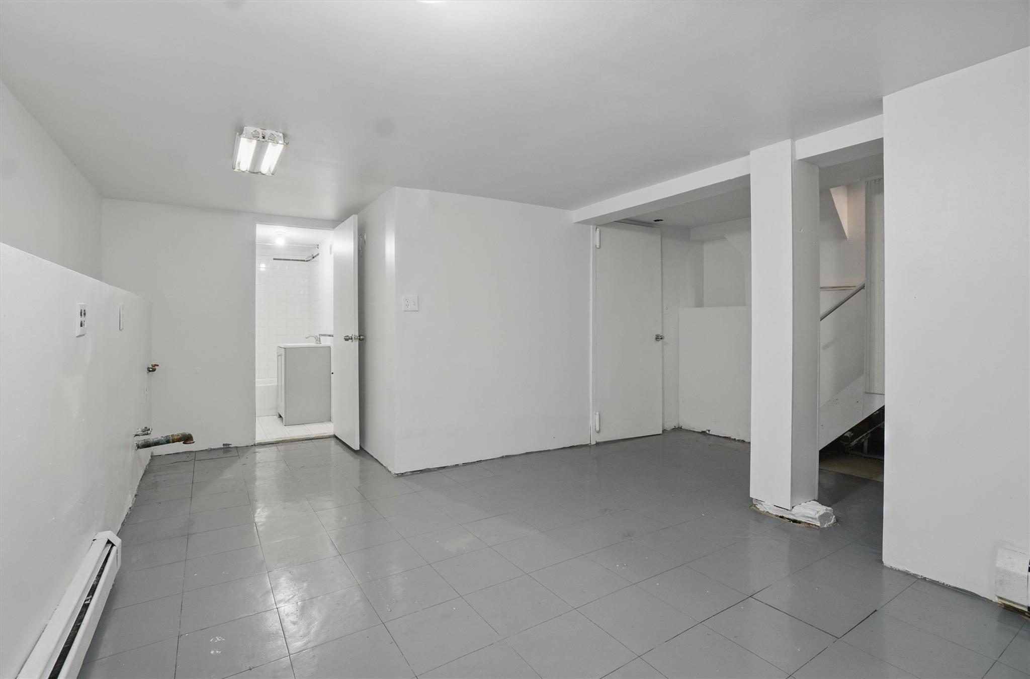 419 S 7th Avenue, Mount Vernon, New York image 32
