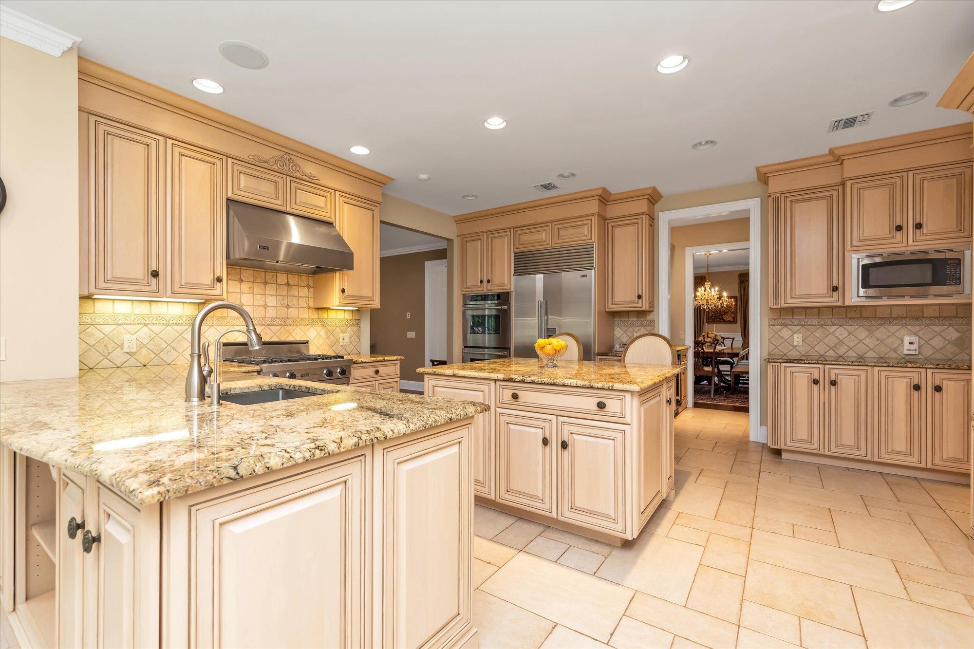 61 Geralind Drive, Syosset, New York image 7