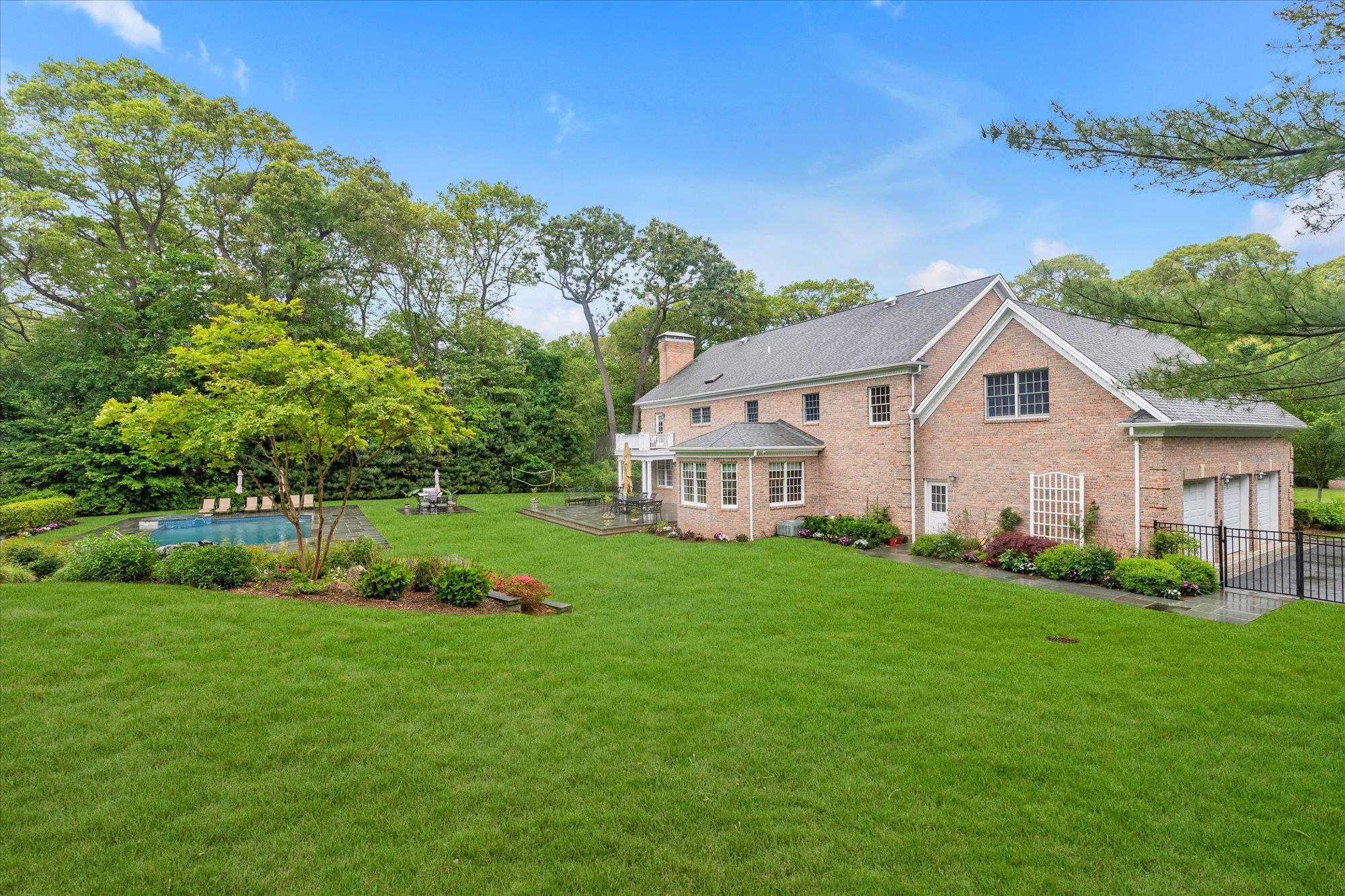 61 Geralind Drive, Syosset, New York image 22