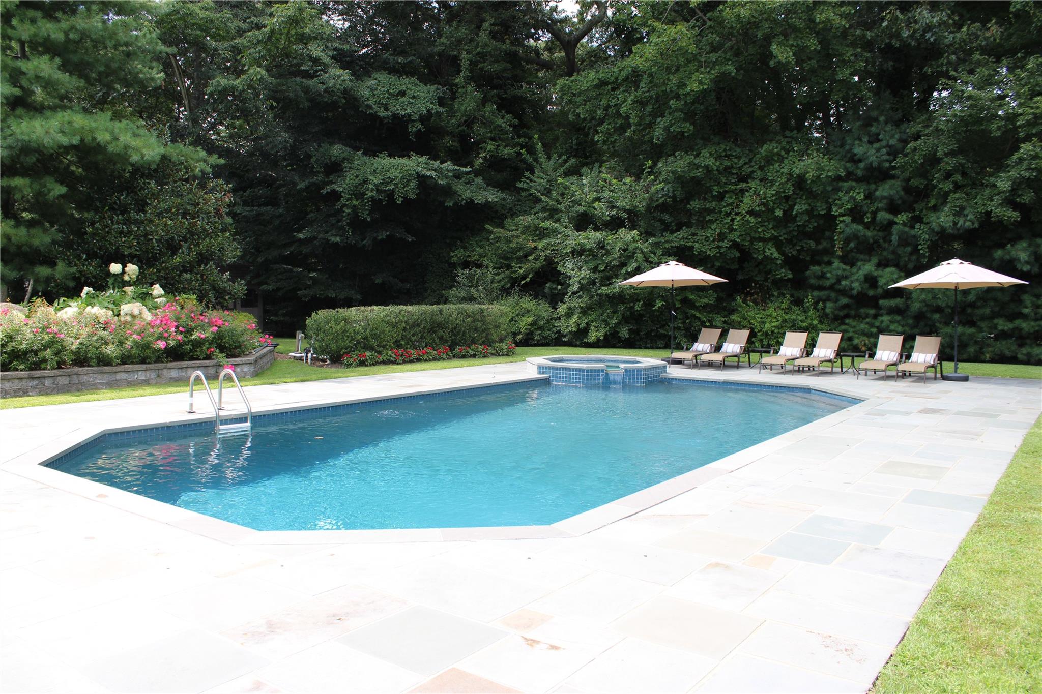 61 Geralind Drive, Syosset, New York image 24