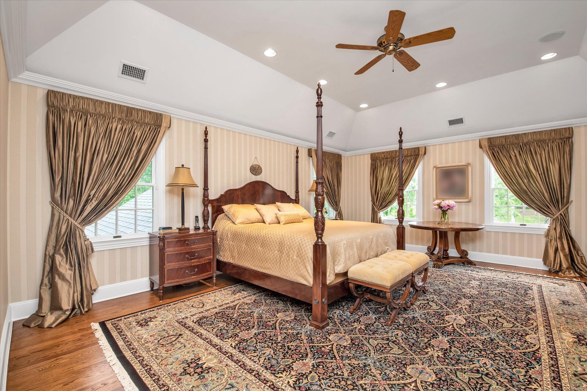61 Geralind Drive, Syosset, New York image 13