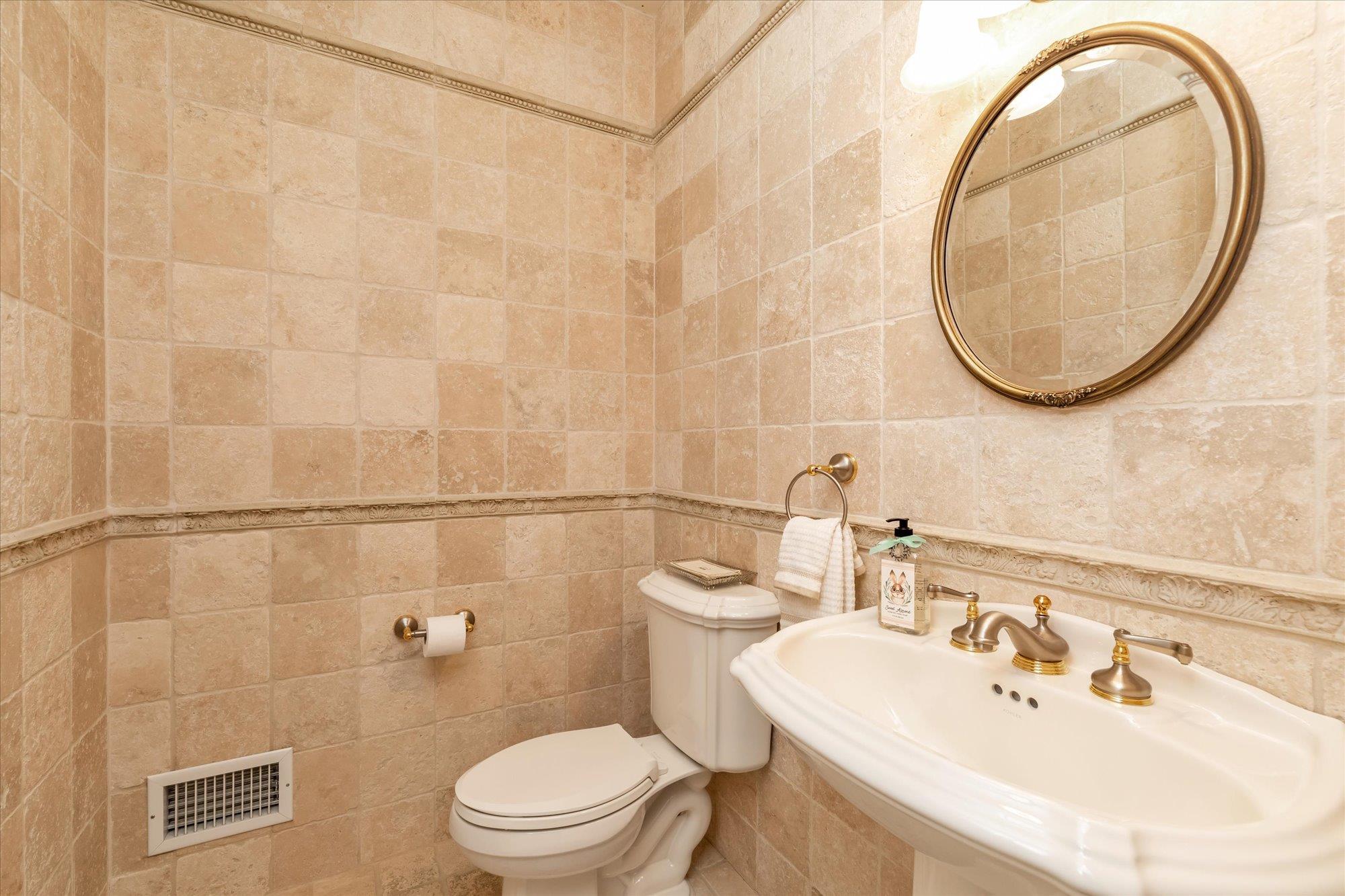 61 Geralind Drive, Syosset, New York image 12