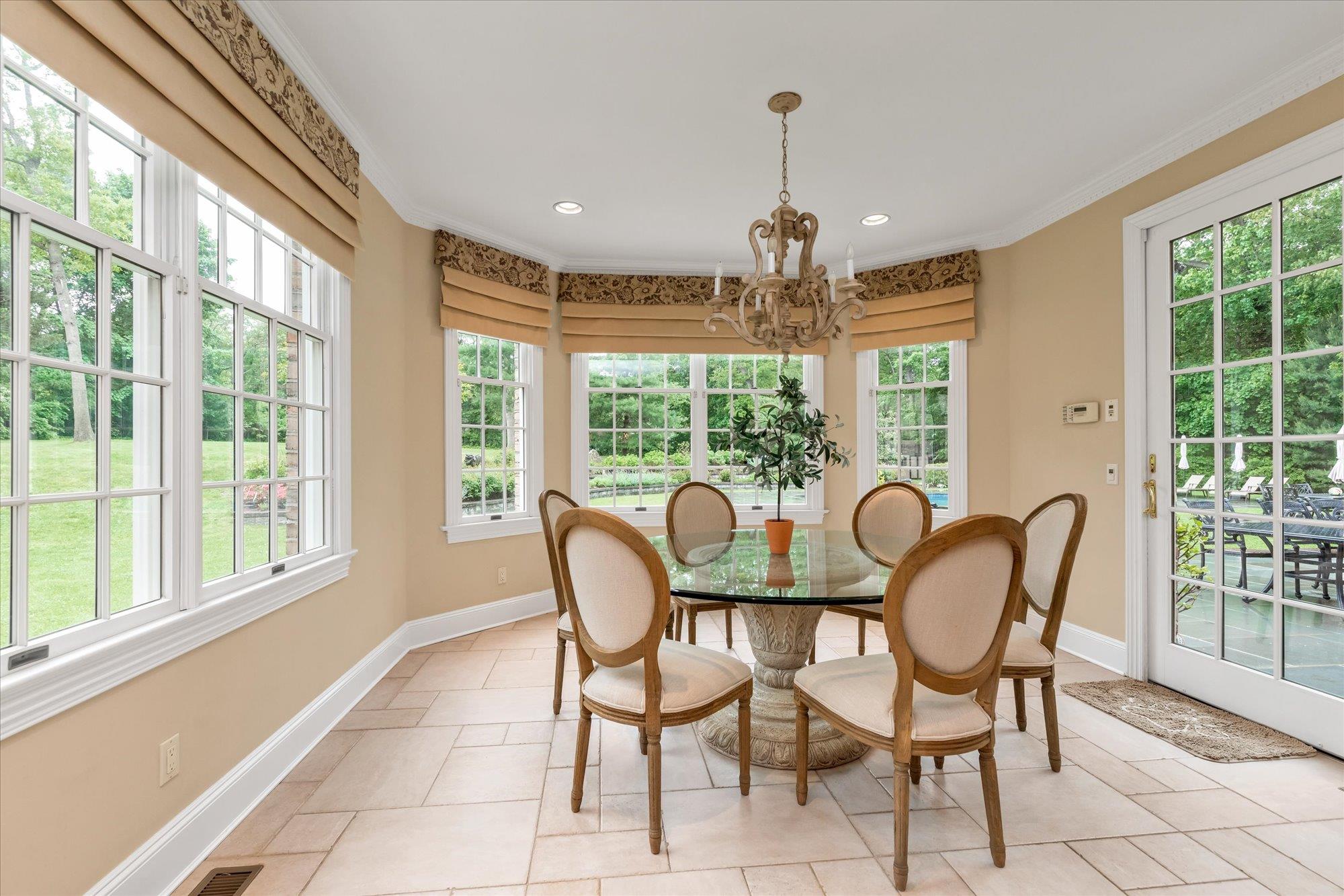 61 Geralind Drive, Syosset, New York image 8