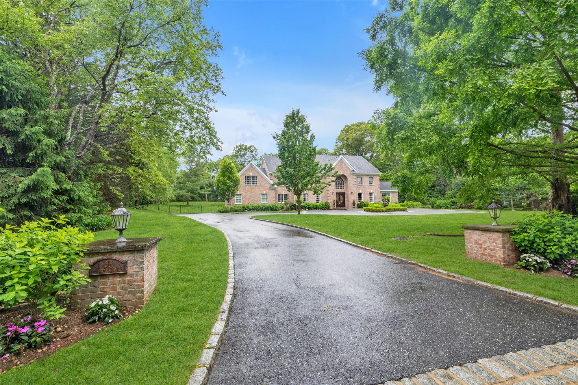 61 Geralind Drive, Syosset, New York image 20