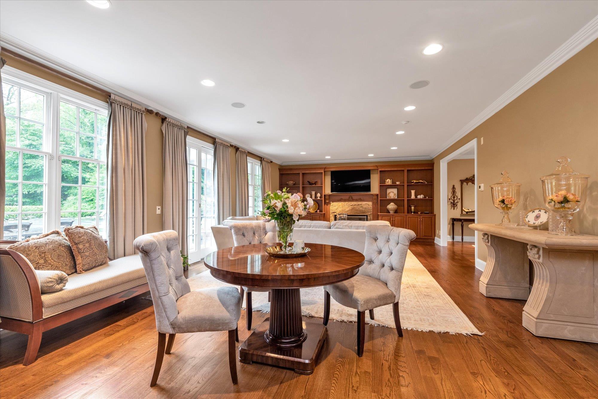 61 Geralind Drive, Syosset, New York image 9