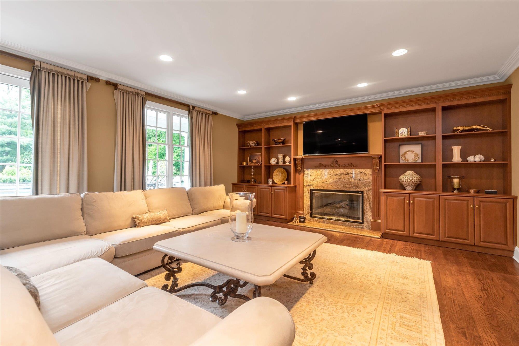 61 Geralind Drive, Syosset, New York image 10