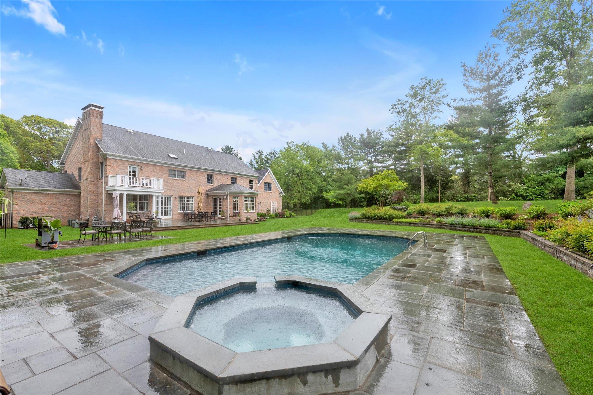 61 Geralind Drive, Syosset, New York image 23