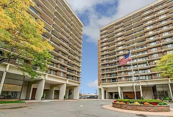 Union Turnpike 10J, Flushing, Queens, NY - 2 Bedrooms  
1 Bathrooms  
4 Rooms - 