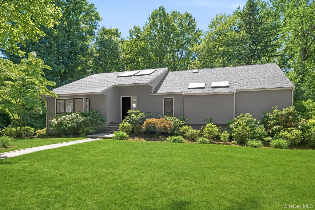 Photo of 12 Hearthstone Circle, Scarsdale, NY 10583 (MLS # 1011199)