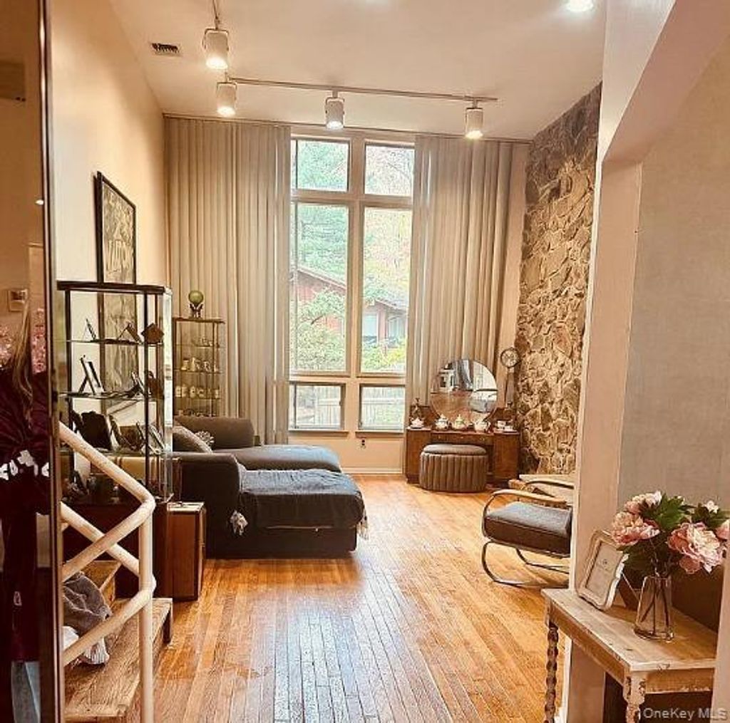 Photo of 11 Lomond Avenue, Chestnut Ridge, NY 10977 (MLS # 945269)