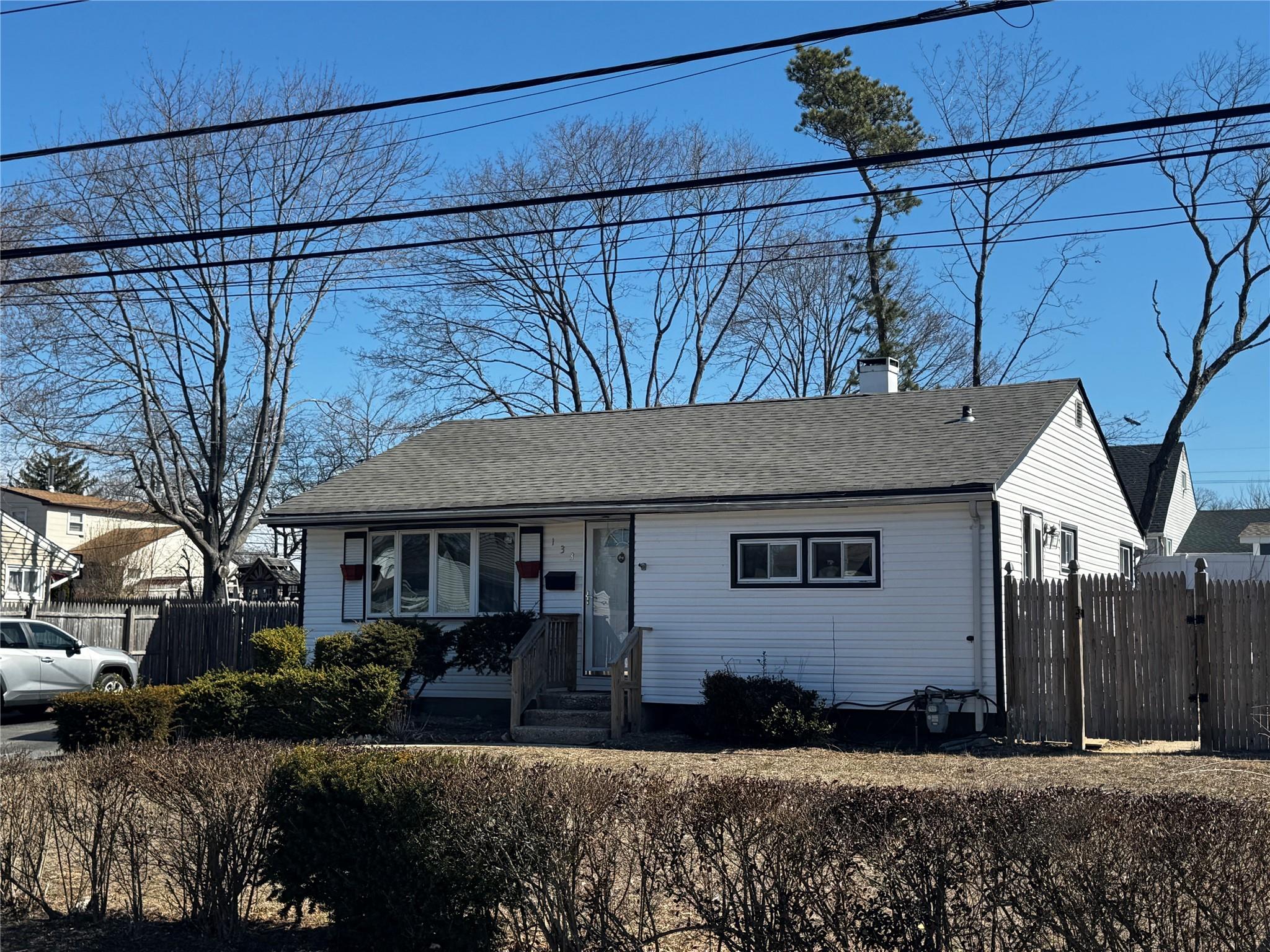 133 Westwood Drive, Brentwood, New York image 1