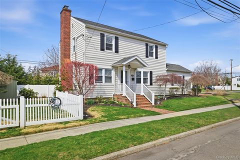 2450 Yorktown ST Oceanside NY 11572