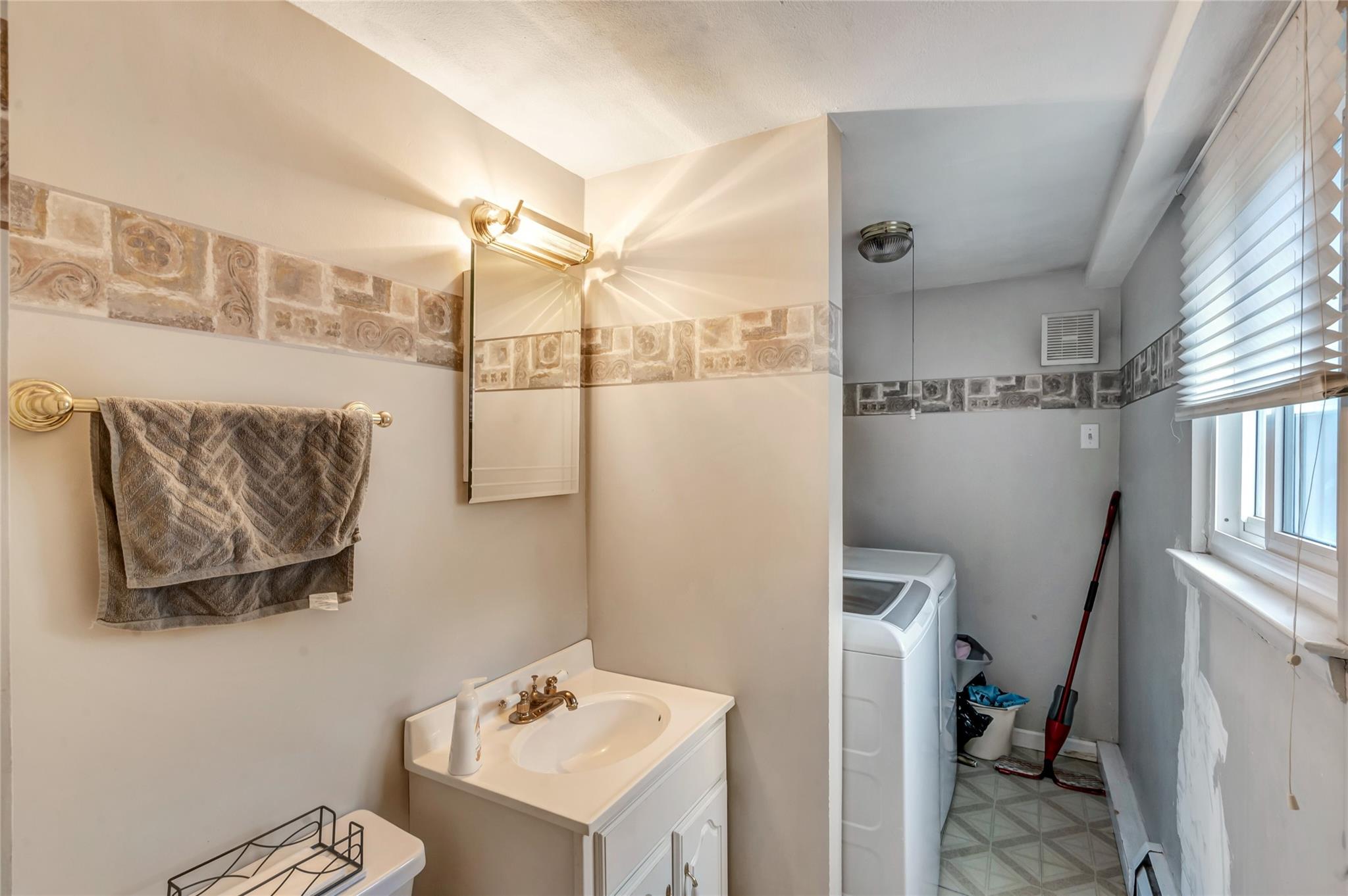 50 Ruby Lane, Plainview, New York image 20
