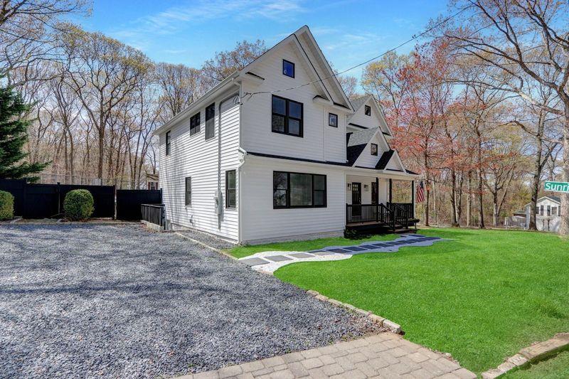 12 Syosset Road, Sound Beach, New York image 2