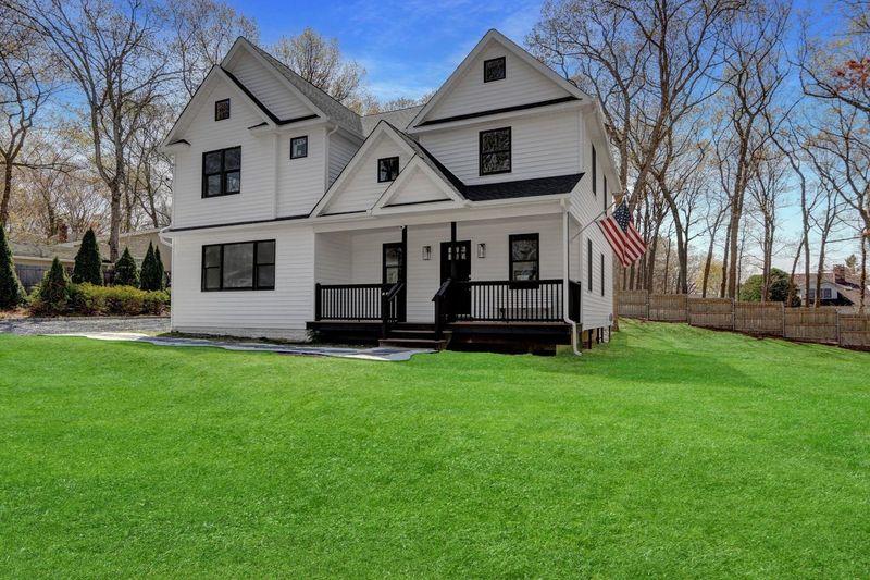 12 Syosset Road, Sound Beach, New York image 3