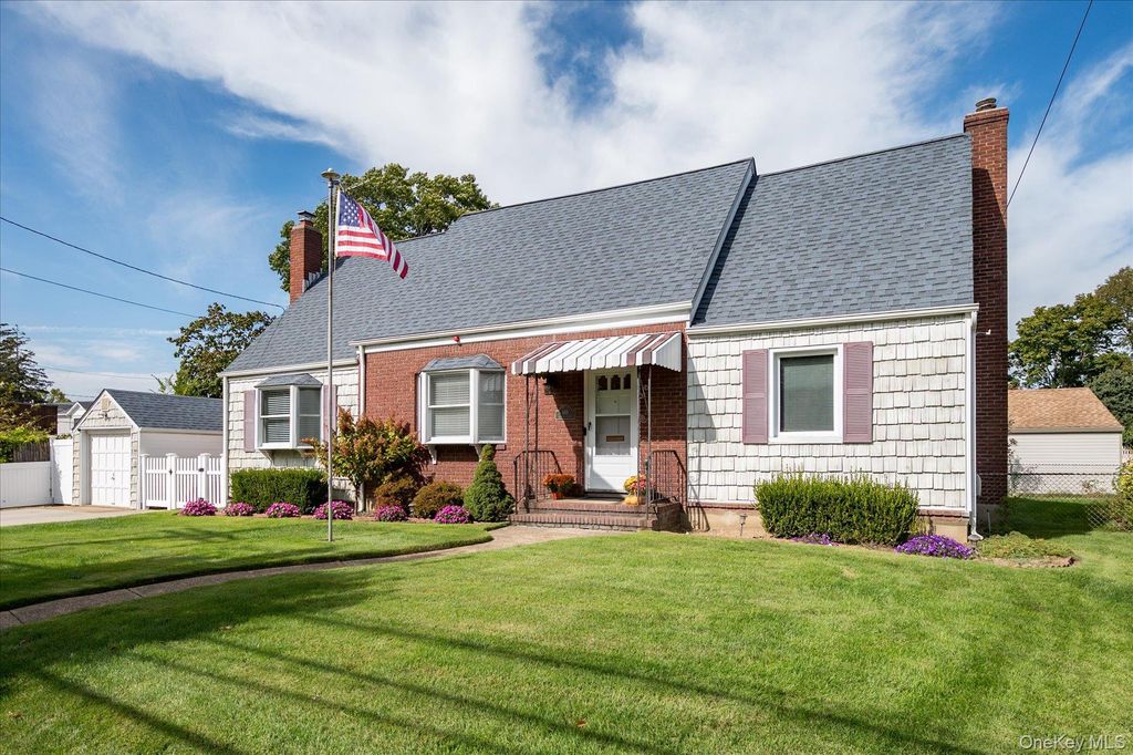 Photo of 669 Seaman Avenue, Baldwin, NY 11510 (MLS # 922012)