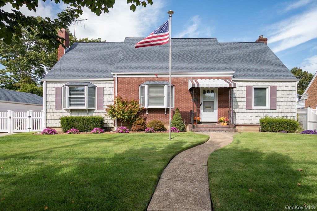 Photo of 669 Seaman Avenue, Baldwin, NY 11510 (MLS # 922012)