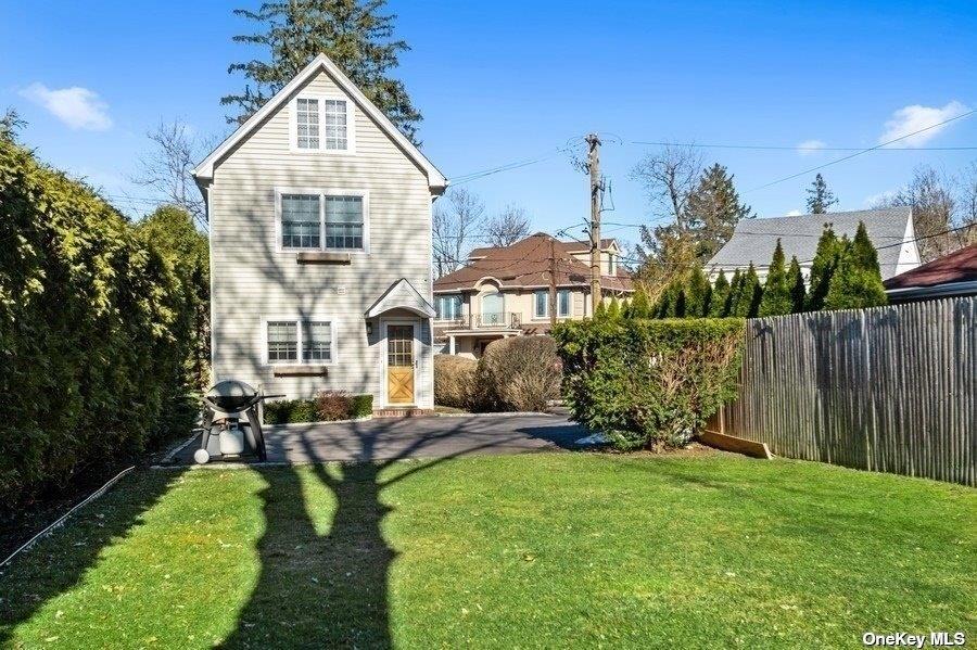 6 Morris Lane, Great Neck, New York image 21