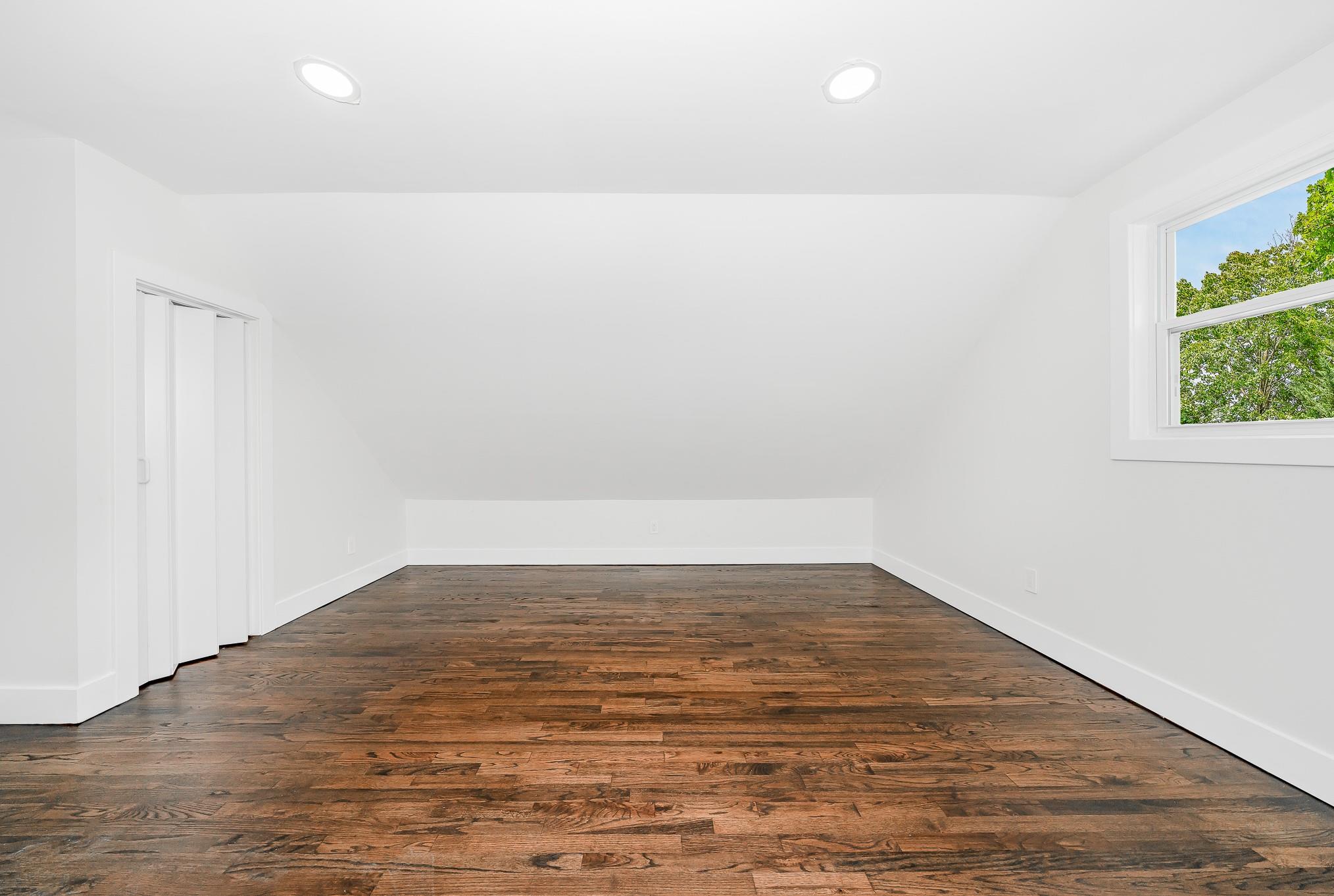 216 S Delaware Avenue, Lindenhurst, New York image 3