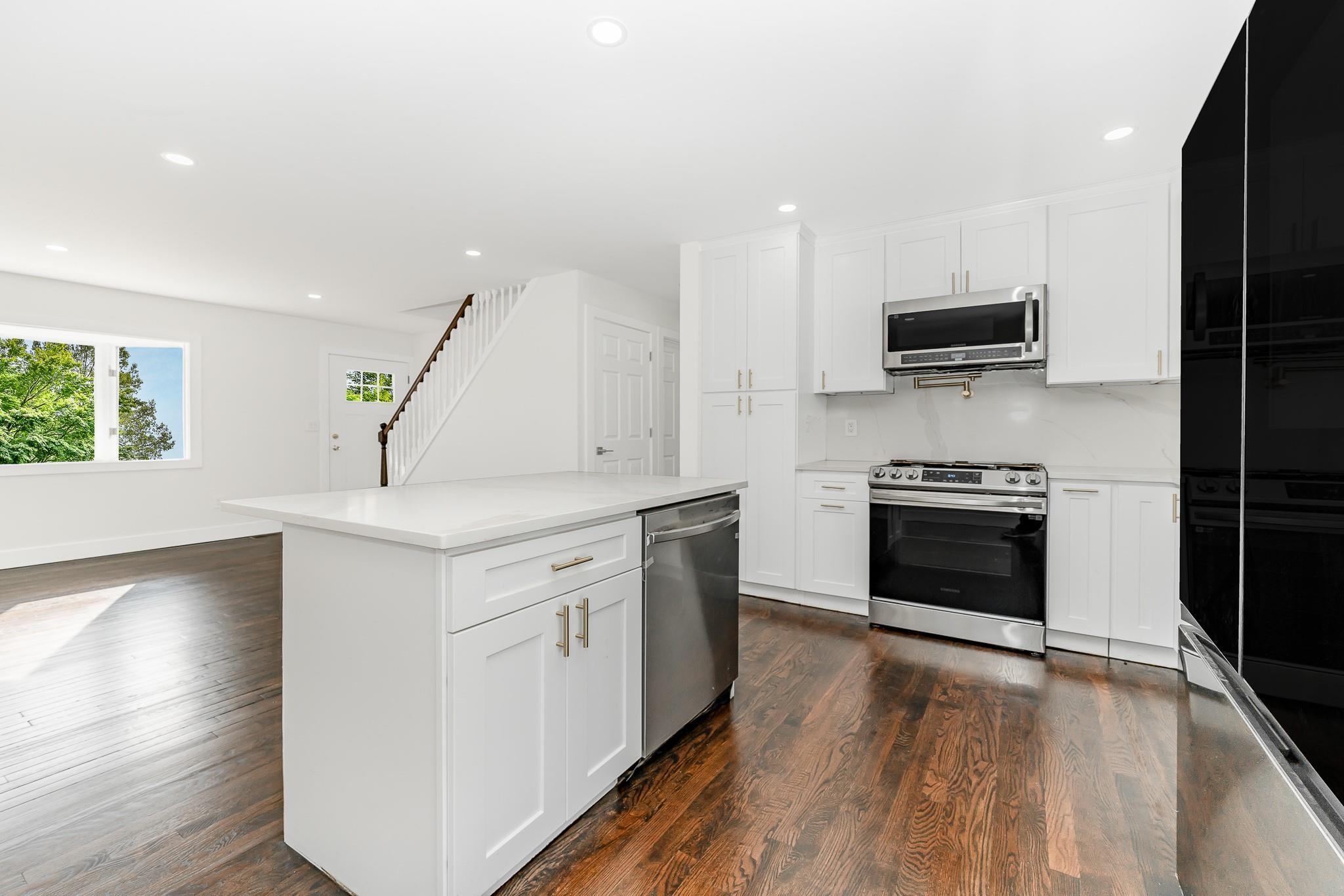 216 S Delaware Avenue, Lindenhurst, New York image 17