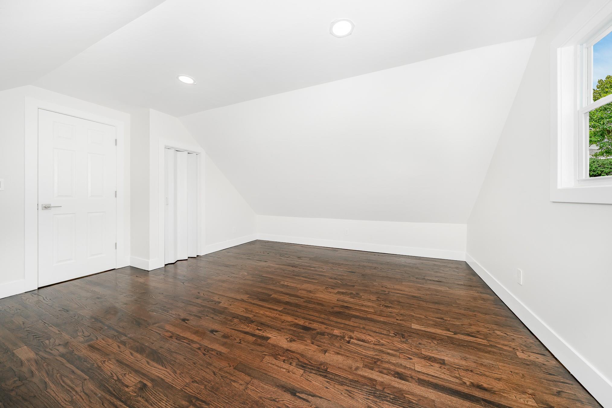 216 S Delaware Avenue, Lindenhurst, New York image 4