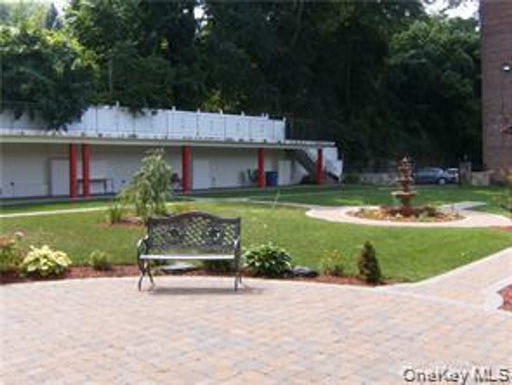 Photo of 678 Warburton AVE #3B, Yonkers, NY 10701 (MLS # 992732)