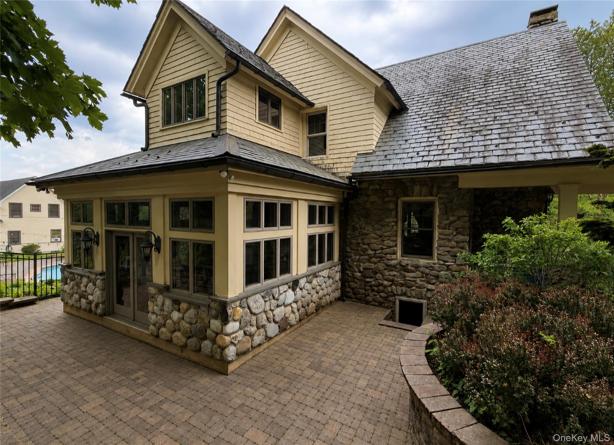 205 High Street