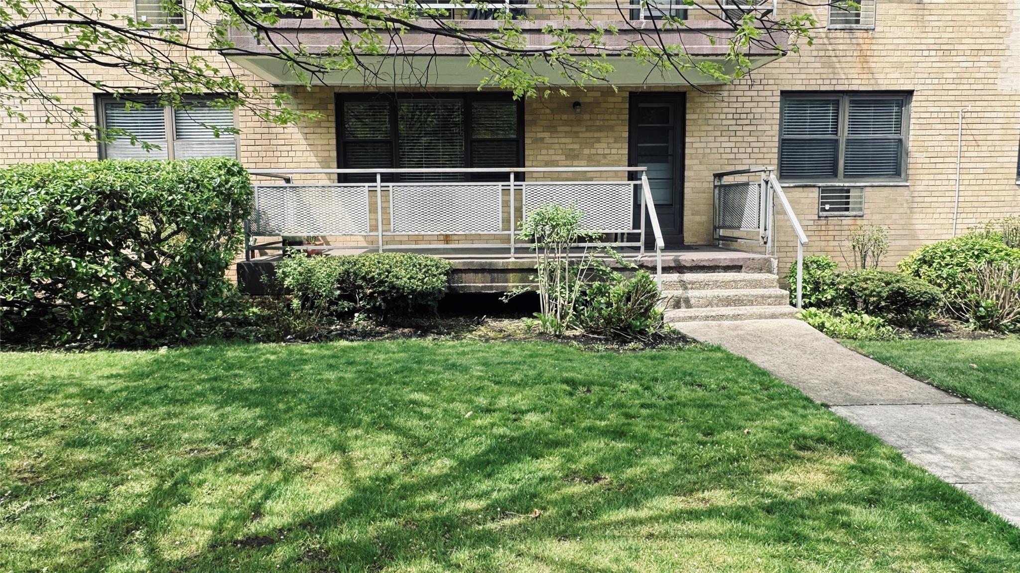 40 Stoner Avenue #1S, Great Neck, New York image 2