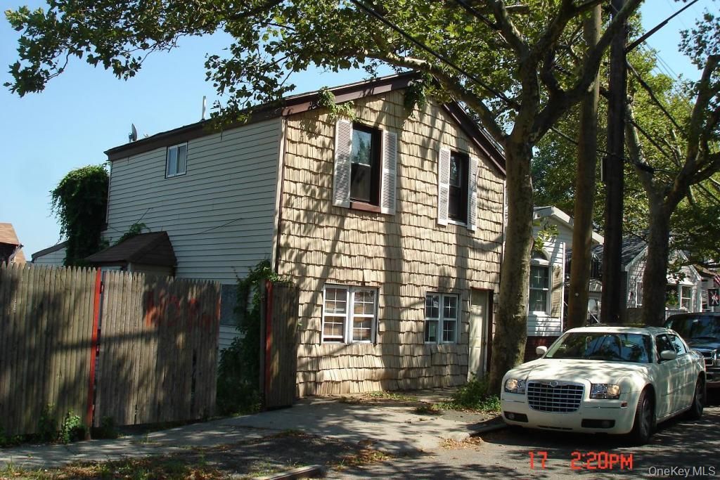 Photo of 526/524 Cross Bay Boulevard, Broad Channel, NY 11693 (MLS # 990756)