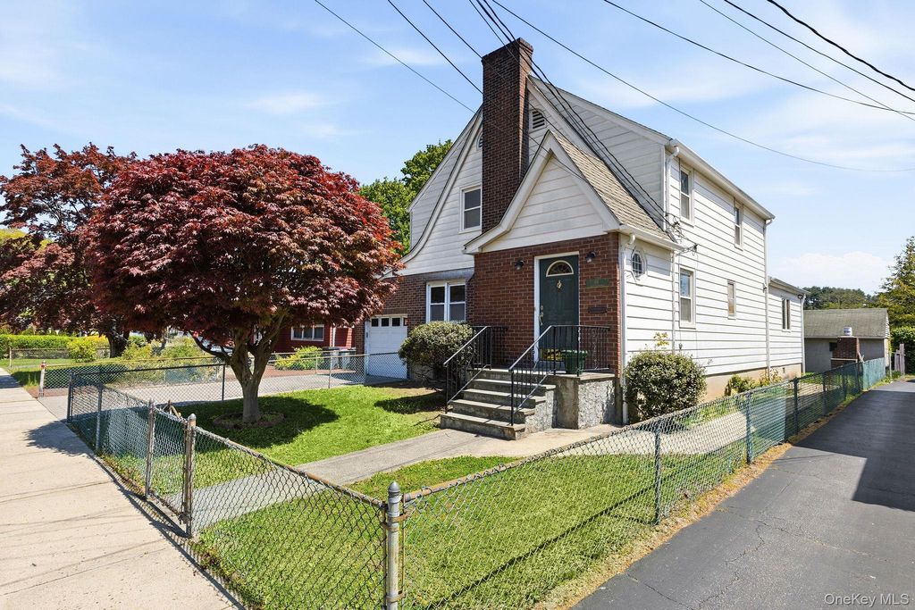 Photo of 68 Seneca Avenue, White Plains, NY 10603 (MLS # 994187)