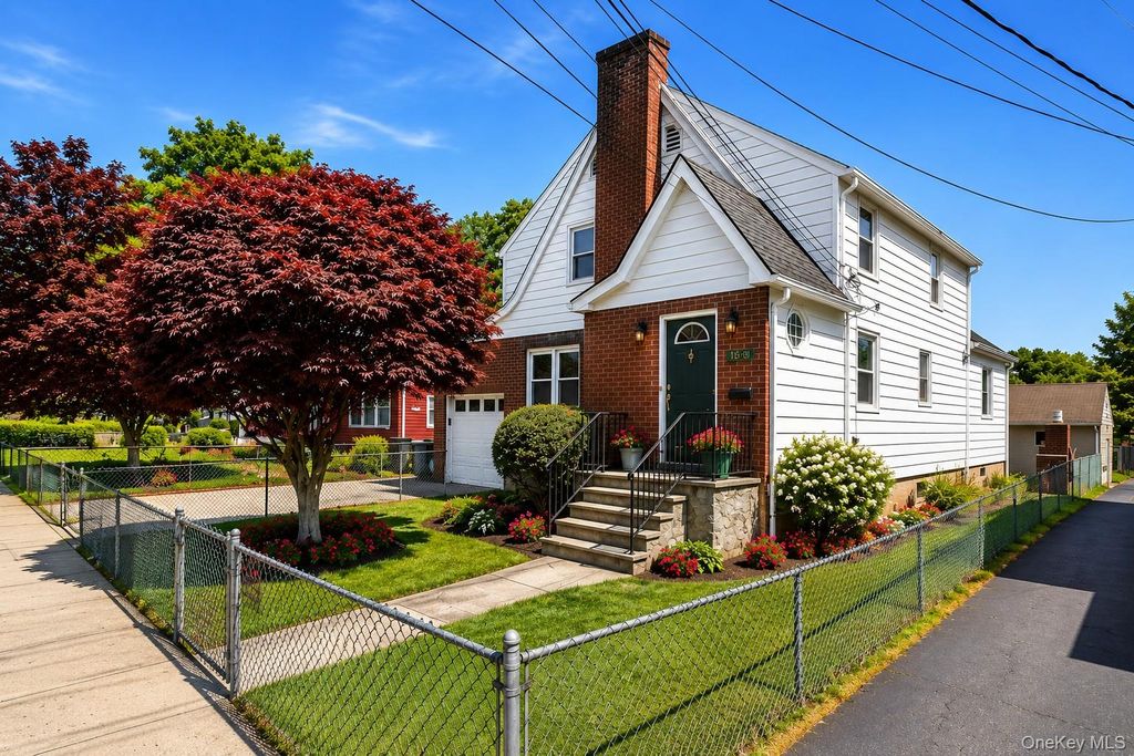 Photo of 68 Seneca Avenue, White Plains, NY 10603 (MLS # 994187)