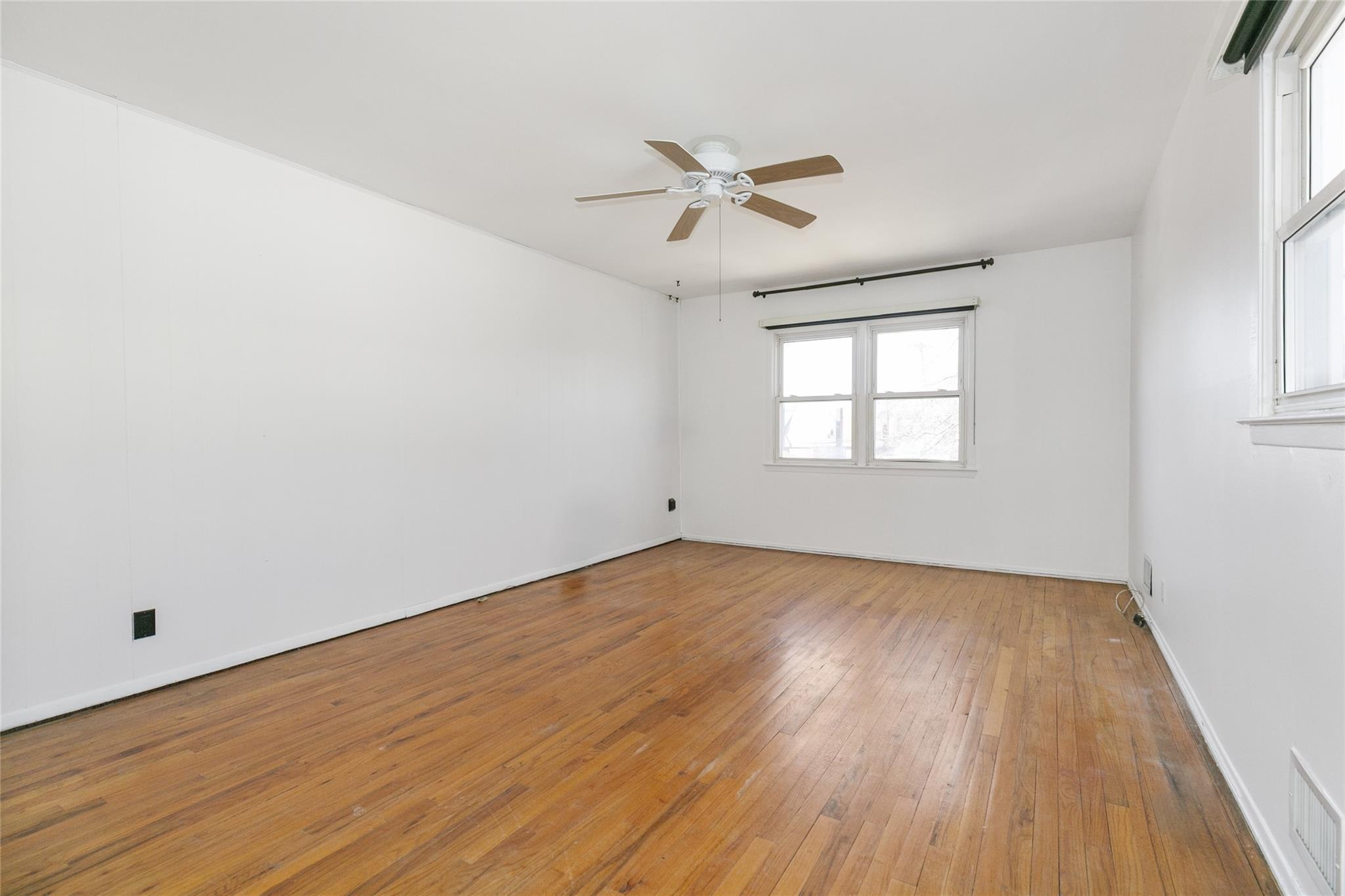 15-15 Utopia Parkway, Whitestone, New York image 10