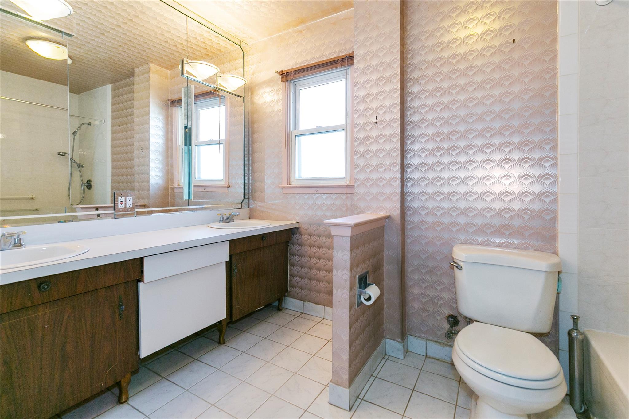 15-15 Utopia Parkway, Whitestone, New York image 13