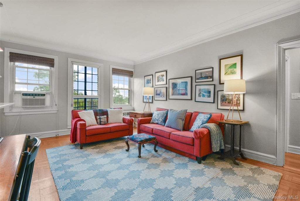 Photo of 14 N Chatsworth Avenue #5J, Larchmont, NY 10538 (MLS # 1044255)