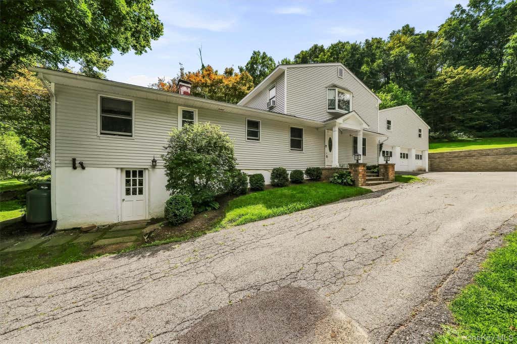 Photo of 88 Pines Bridge Road, Bedford Corners, NY 10549 (MLS # 1042037)