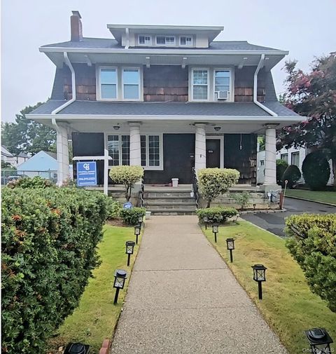 Photo of 127 Hempstead Avenue, Lynbrook, NY 11563 (MLS # 900622)
