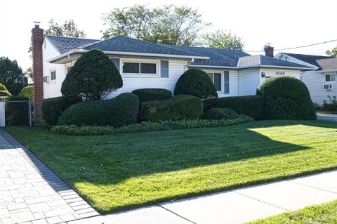 Photo of 1943 Cole Drive, East Meadow, NY 11554 (MLS # 927355)